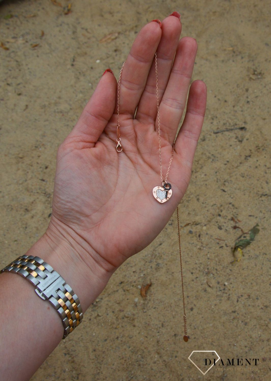 Celebrytka srebrna naszyjnik 'Serce z kłódką' Dall'Acqua ✓ Celebrytka w kształcie gwiazdki ozdobione czarnymi cyrkoniami, dodatkowym elementem są dwie czarne cyrkonie 11.jpg